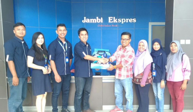 Asuransi Astra Jambi Jumat (3/11) pagi, mengunjungi Graha Pena Jambi Ekspres.